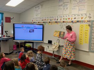 Librarian Reads to Students