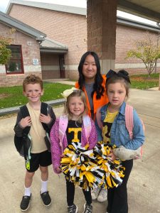 Tuscola Cheer Students Visit Hazelwood