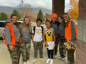 Tuscola Cheer Students Visit Hazelwood